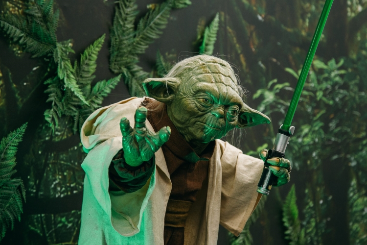 Star Wars exhibition in Movistar Center with Yoda life-size replica (by Movistar+)